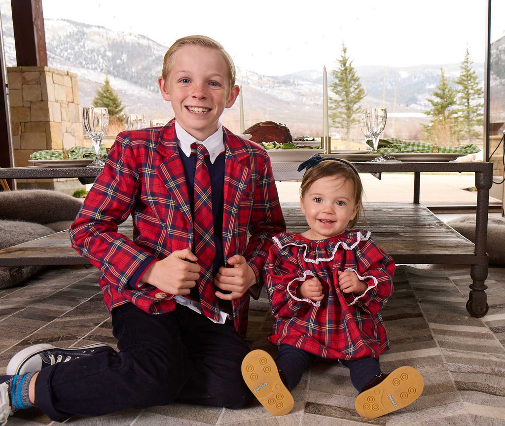 How to Coordinate Matching Family Outfits for the Holidays